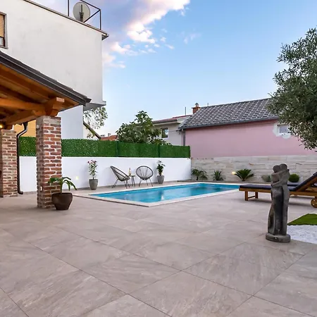 Villa Antique
