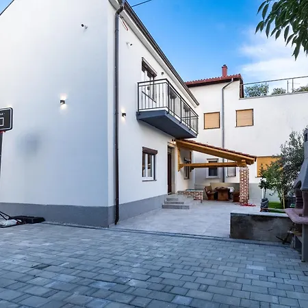 Antique Villa *
